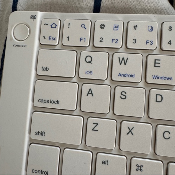 Foldable Bluetooth Keyboard - Picture 4 of 4